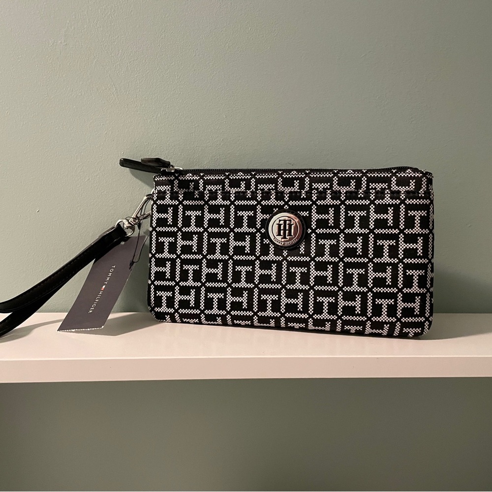 Tommy Hilfiger 3 Compartment Black and Grey Wristlet NWT